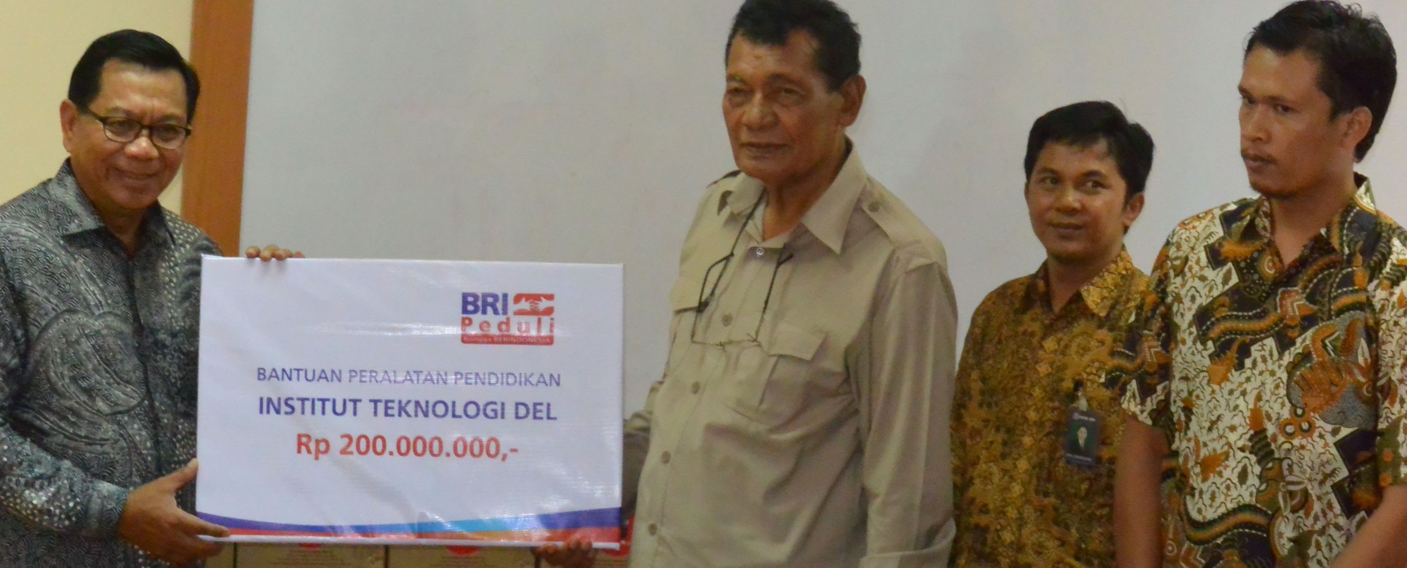 CEO of BRI Asmawi Syam Visited IT Del