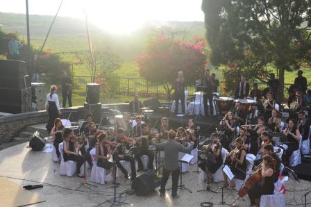 Vinculos Performs Concert at Institut Teknologi Del