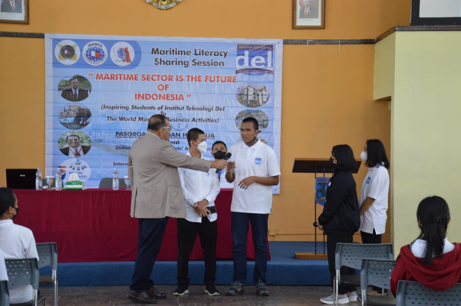 Kuliah Umum Mahasiswa IT Del dengan Topik ” Maritime Sector is the Future of Indonesia”