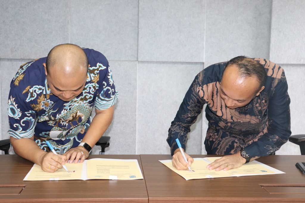 Penandatanganan MoU Antara Institut Teknologi Del dan Universitas Mahkota Trikom Unggul