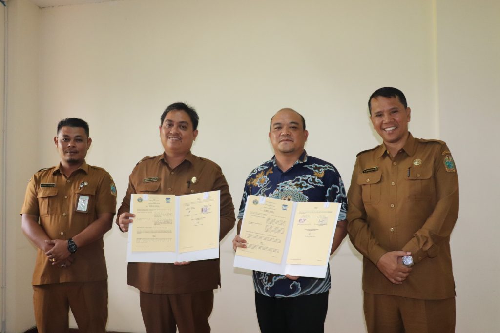 Penandatanganan MoU antara IT Del dan SMK N 2 Balige