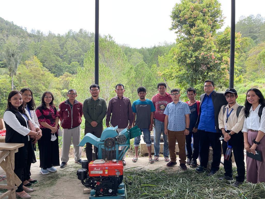 Penyerahan Mesin Pencacah Guna Meningkatkan Produktivitas Pasca Panen Budidaya Serai Wangi