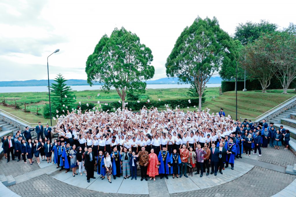 Wisuda 398 Lulusan Institut Teknologi Del