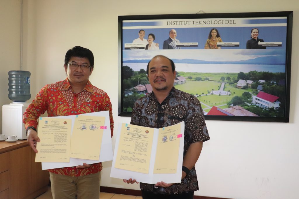 Penandatanganan MoU antara IT Del dan Universitas Nias Raya