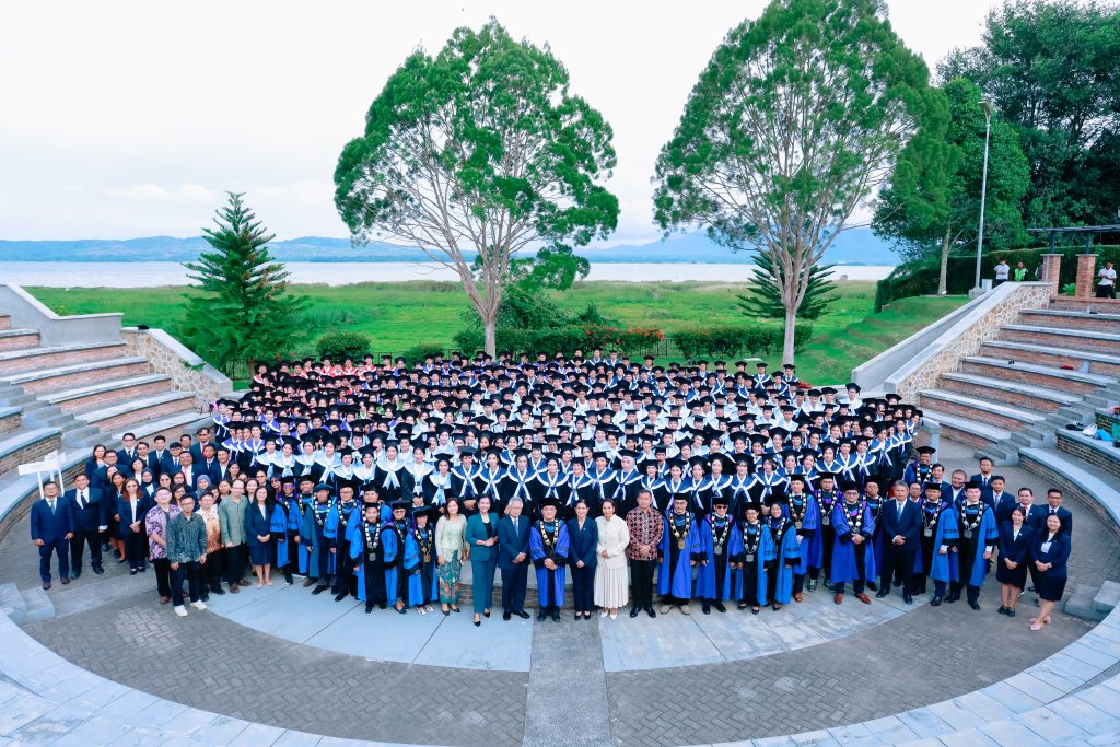 Wisuda 400 Mahasiswa IT Del