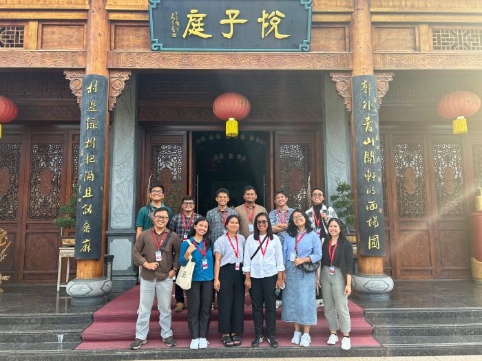 Dosen dan mahasiswa D4 Teknologi Rekayasa Perangkat Lunak, Riyanthi Angrainy Sianturi, Boas Manurung, Onra Sihombing, mengikuti program Huawei Summer Camp di 4 kota di China.