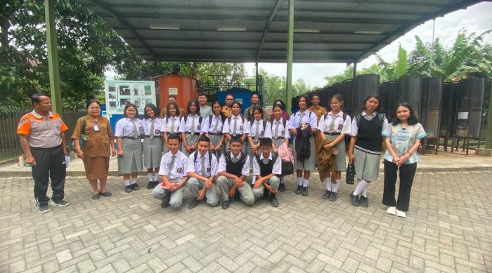 Siswa SMA N 1 Silaen Belajar Produksi Pupuk Organik dari Eceng Gondok di IT Del