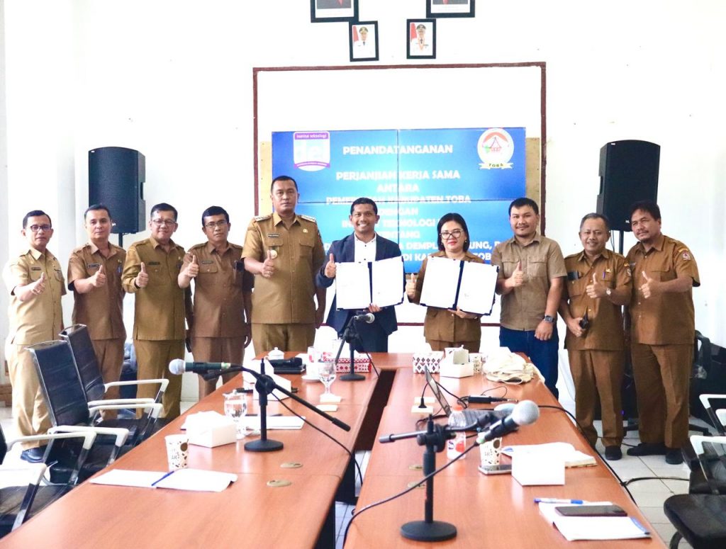 IT Del dan Pemkab Toba Uji Coba Del Pupuk: Inovasi Eceng Gondok untuk Pertanian Berkelanjutan